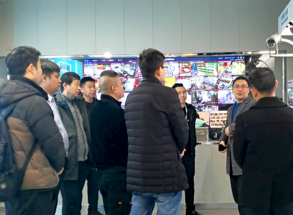 省外安防同行來(lái)成都萬(wàn)全電子考察AI智能視頻監(jiān)控系統(tǒng) 省外安防同行來(lái)成都萬(wàn)全電子考察AI智能視頻監(jiān)控系統(tǒng)